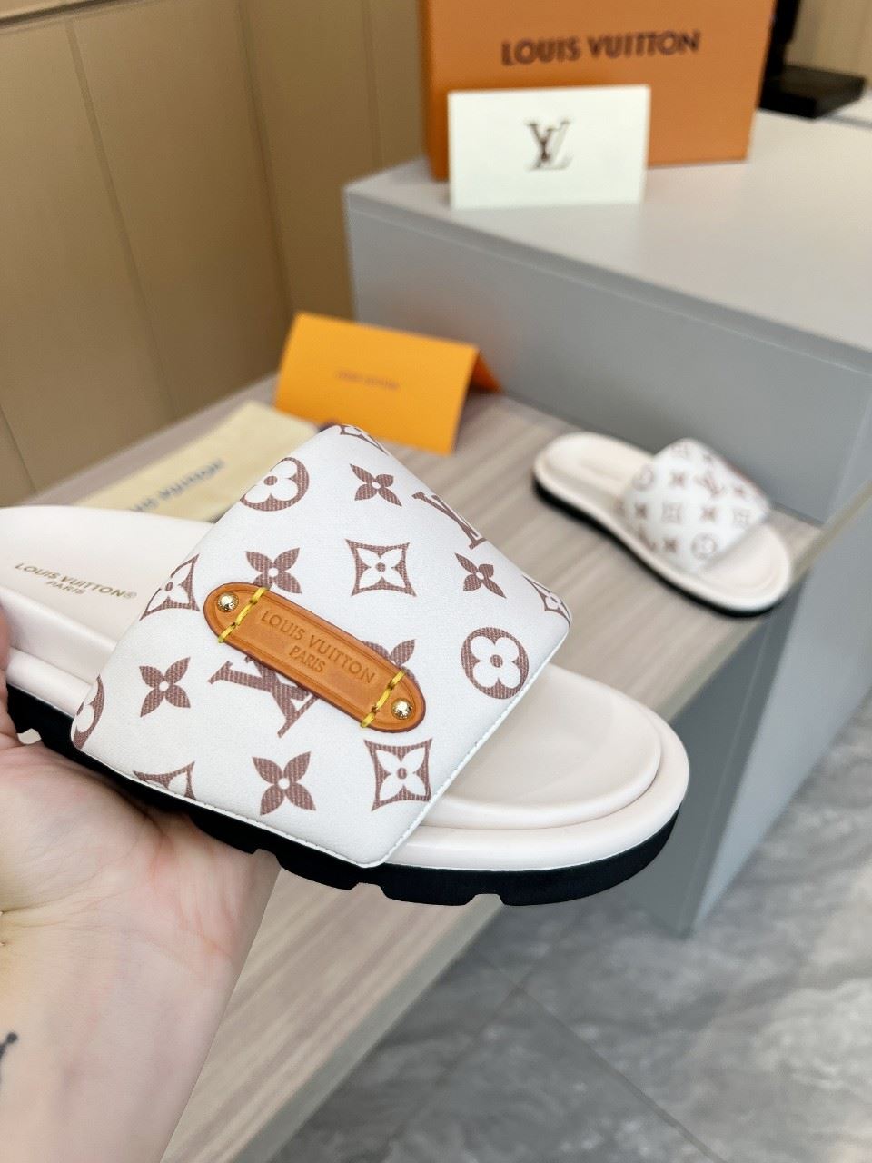 Louis Vuitton Slippers